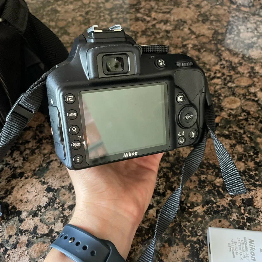Nikon D3400 Camera with additional lens & original paperwork, bag, charger etc